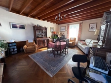 🏡 MAISON DE CARACTÈRE EN PIERRE – 224 m² HABITABLES – 7 CHAMBRES – BOURG – DÉPENDANCES & DOUBLE GARAGE (50)