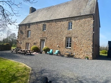 🏡 PROPRIÉTÉ ÉQUESTRE DE CARACTÈRE – 3,3 HECTARES – HABITATION + GÎTE + DÉPENDANCES  LE DEZERT (50)