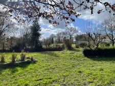 Maison en pierre de caractère – 175 m² habitables – Dépendances 100 m² – LA BARRE DE SEMILLY (50)