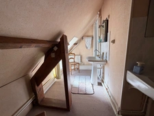 🏡 MAISON DE CARACTÈRE EN PIERRE – 224 m² HABITABLES – 7 CHAMBRES – BOURG – DÉPENDANCES & DOUBLE GARAGE (50)