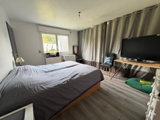 À quelques minutes de Périers – Propriété avec habitation familiale, hangar professionnel et bureaux sur 4 104 m² (50)