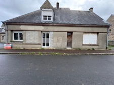 ? La Chapelle-en-Juger –(50) À quelques minutes de Marigny-le-Lozon Maison de bourg – 191 m² – Fort potentiel