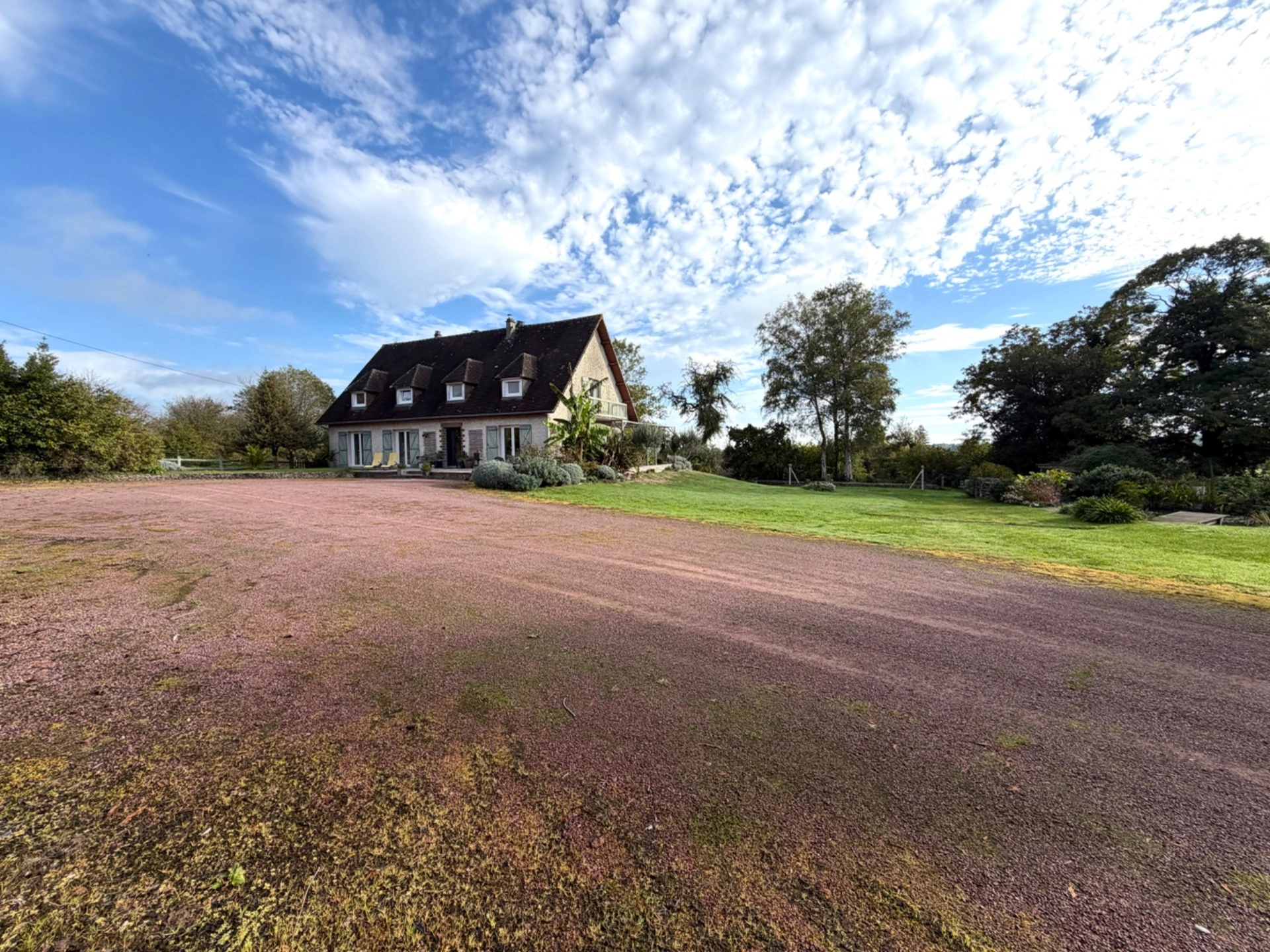 Maison 7 pièces 230 m² · à Carantilly · 230 m² · 330 000 €