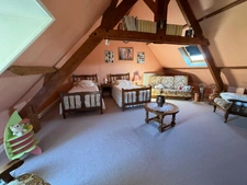 🏡 MAISON DE CARACTÈRE EN PIERRE – 224 m² HABITABLES – 7 CHAMBRES – BOURG – DÉPENDANCES & DOUBLE GARAGE (50)
