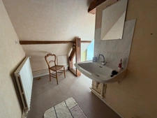 🏡 MAISON DE CARACTÈRE EN PIERRE – 224 m² HABITABLES – 7 CHAMBRES – BOURG – DÉPENDANCES & DOUBLE GARAGE (50)