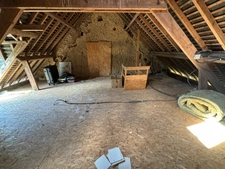 Longère rénovée à vendre à Notre-Dame-de-Cenilly (50) – Terrain de 12 300 m², dépendances et enclos, sans voisin