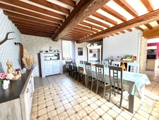 🌿 LES OUBEAUX (14230) – Domaine de charme avec chambres d’hôtes, roulotte et plus de 2,2 hectares