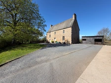 🏡 PROPRIÉTÉ ÉQUESTRE DE CARACTÈRE – 3,3 HECTARES – HABITATION + GÎTE + DÉPENDANCES  LE DEZERT (50)