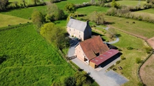 🏡 PROPRIÉTÉ ÉQUESTRE DE CARACTÈRE – 3,3 HECTARES – HABITATION + GÎTE + DÉPENDANCES  LE DEZERT (50)