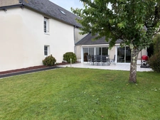 🏡 EXCLUSIVITÉ – MAISON RÉNOVÉE AVEC DÉPENDANCES, GARAGE ET JARDIN CLOS – LOZON (50)