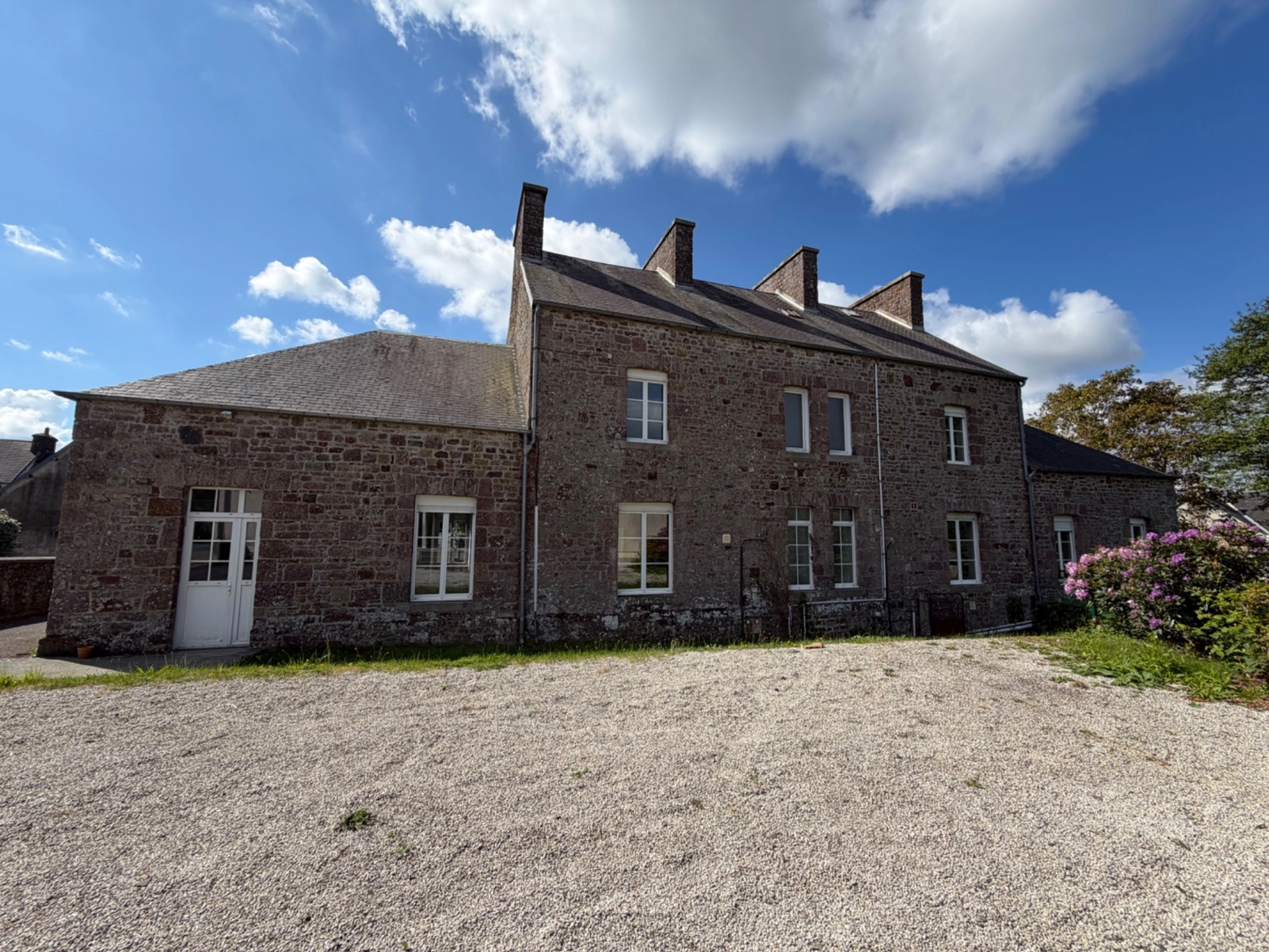 Immeuble 10 pièces 293 m² · à Bourgvallées · 293 m² · 117 000 €