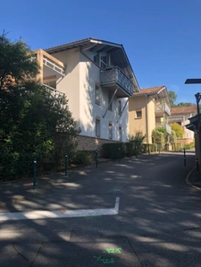 T3 lumineux avec terrasse 15 m² + piscine – Brindos proche Biarritz 