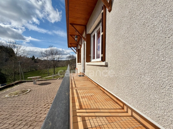 Maison 70 m² – terrain clos 1 425 m² – 2 chambres – double garage.