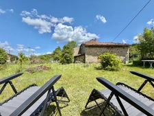 MAISON À RÉNOVER DE 100 M2, TERRAIN DE 965 M2, 3 CHAMBRES, 117 M2 DE DÉPENDANCES, GARAGE, CAVE, FOUR À PAIN, SOURCE