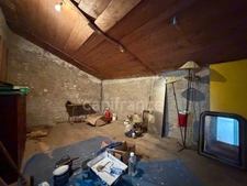 MAISON À RÉNOVER DE 100 M2, TERRAIN DE 965 M2, 3 CHAMBRES, 117 M2 DE DÉPENDANCES, GARAGE, CAVE, FOUR À PAIN, SOURCE