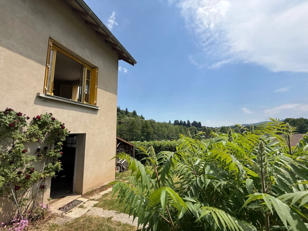 MAISON DE 75 M2 À RÉNOVER, TERRAIN CLOS DE 422 M2, 2 CHAMBRES, TOITURE DE 2024, GARAGE, TOUT-À-L'ÉGOUT