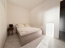 Maison 70 m² – terrain clos 1 425 m² - 2 chambres – double garage.