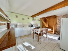 MAISON 120 M², TERRAIN CLOS 1 525 M², DOUBLE VITRAGE, 3 CHAMBRES, TAXE FONCIÈRE 419 €, HAMEAU PAISIBLE