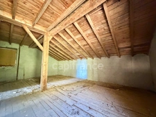 MAISON EN PIERRE MITOYENNE, 142 M2, 235 M2 DE TERRAIN, ENTIÈREMENT À RÉNOVER, CAVES