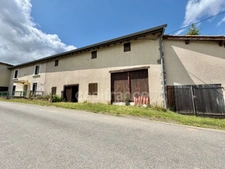 MAISON À RÉNOVER DE 100 M2, TERRAIN DE 965 M2, 3 CHAMBRES, 117 M2 DE DÉPENDANCES, GARAGE, CAVE, FOUR À PAIN, SOURCE