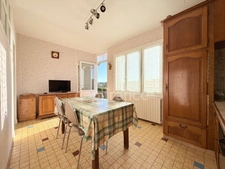Maison 70 m² – terrain clos 1 425 m² - 2 chambres – double garage.
