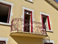 Maison de village 185 m² – 6 chambres – combles aménageables 120 m² – garage – atelier – terrain déporté 208 m² - TF 182 €.