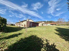 MAISON 120 M², TERRAIN CLOS 1 525 M², DOUBLE VITRAGE, 3 CHAMBRES, TAXE FONCIÈRE 419 €, HAMEAU PAISIBLE