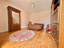 Maison de village 185 m² – 6 chambres – combles aménageables 120 m² – garage – atelier – terrain déporté 208 m² - TF 182 €.