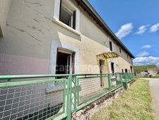 MAISON À RÉNOVER DE 100 M2, TERRAIN DE 965 M2, 3 CHAMBRES, 117 M2 DE DÉPENDANCES, GARAGE, CAVE, FOUR À PAIN, SOURCE