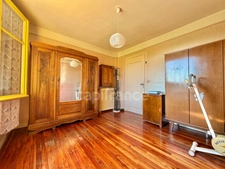 MAISON DE 75 M2 À RÉNOVER, TERRAIN CLOS DE 422 M2, 2 CHAMBRES, TOITURE DE 2024, GARAGE, TOUT-À-L'ÉGOUT