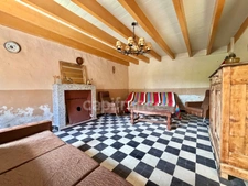 MAISON À RÉNOVER DE 100 M2, TERRAIN DE 965 M2, 3 CHAMBRES, 117 M2 DE DÉPENDANCES, GARAGE, CAVE, FOUR À PAIN, SOURCE