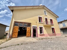 Maison de village 185 m² – 6 chambres – combles aménageables 120 m² – garage – atelier – terrain déporté 208 m² - TF 182 €.