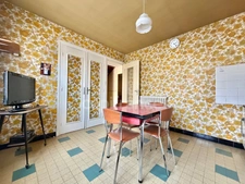 MAISON DE 75 M2 À RÉNOVER, TERRAIN CLOS DE 422 M2, 2 CHAMBRES, TOITURE DE 2024, GARAGE, TOUT-À-L'ÉGOUT