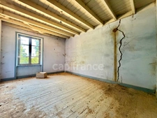 MAISON EN PIERRE MITOYENNE, 142 M2, 235 M2 DE TERRAIN, ENTIÈREMENT À RÉNOVER, CAVES