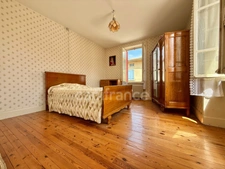 Maison de village 185 m² – 6 chambres – combles aménageables 120 m² – garage – atelier – terrain déporté 208 m² - TF 182 €.