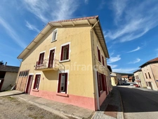 Maison de village 185 m² – 6 chambres – combles aménageables 120 m² – garage – atelier – terrain déporté 208 m² - TF 182 €.