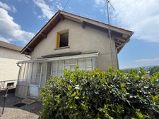 MAISON DE 75 M2 À RÉNOVER, TOITURE DE 2024, TERRAIN CLOS DE 422 M2, 2 CHAMBRES, GARAGE
