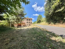 MAISON EN PIERRE MITOYENNE, 142 M2, 235 M2 DE TERRAIN, ENTIÈREMENT À RÉNOVER, CAVES