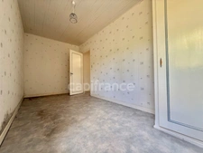 Maison 70 m² – terrain clos 1 425 m² - 2 chambres – double garage.