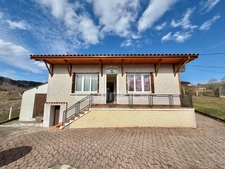 Maison 70 m² – terrain clos 1 425 m² - 2 chambres – double garage.