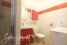 COEUR DE VILLAGE - Grande maison avec T2 et annexes généreuses. 