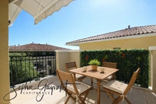 PUYRICARD – T3 DERNIER ÉTAGE – TERRASSE – PISCINE – BOX & PARKING