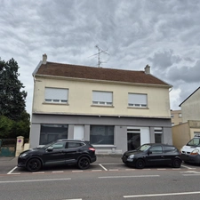 Maison individuelle avec local commercial 