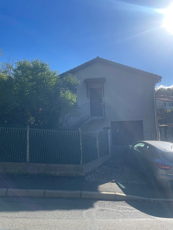 UNE MAISON À PERSONNALISER, UN GRAND TERRAIN ET 97 M² DE SOUS-SOL : UN BEAU POTENTIEL À DÉCOUVRIR !