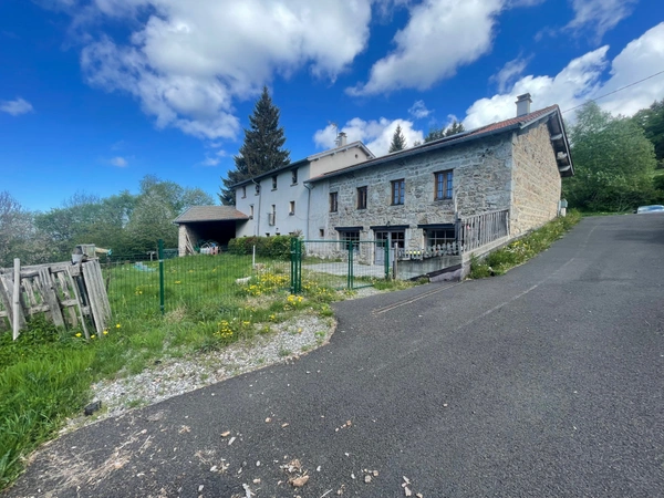 🌿 Maison principale+gîte indépendant – 5 588 m² de terrain – revenus locatifs – Grandrif (63)-Livradois-Forez- Col Des Pradeaux
