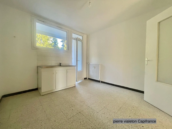 T4 lumineux 83m2 avec garage-Double séjour-2 chambres