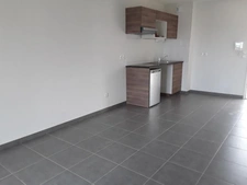 Opportunité à Théza – T2 avec grand balcon et parking