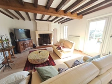 Propriété de caractère avec dépendances et un terrain constructible 