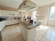 Propriété de caractère avec dépendances et un terrain constructible 