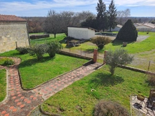 Propriété de caractère avec dépendances et un terrain constructible 
